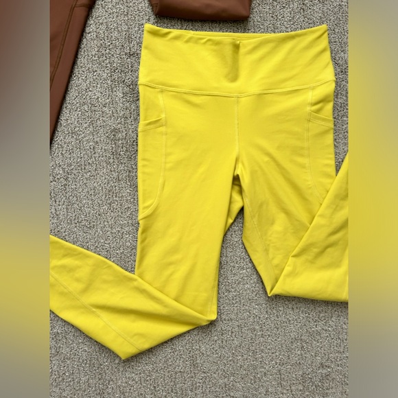 OLD NAVY ACTIVE: 2 Powersoft high-rise leggings 7/8 ankle w/ pockets - size M - Picture 2 of 7